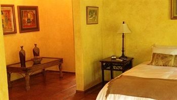 Imagen de los interiores del Hotel Forest Hills Suites. Foto 12