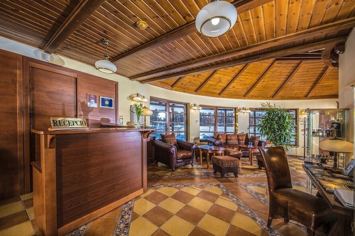 Imagen de los interiores del Hotel Forest Hills and Golf Zirc. Foto 18