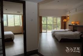 Imagen de la habitación del Hotel Forest Holiday. Foto 5