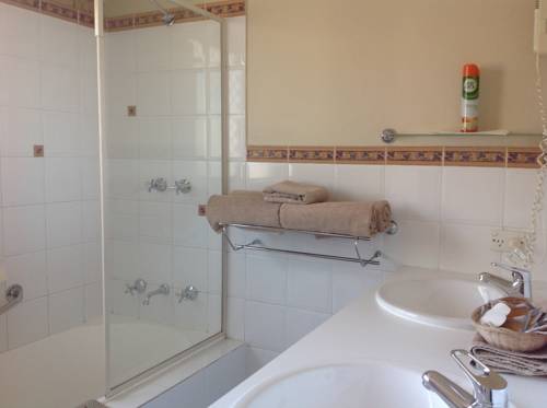 Imagen de la habitación del Hotel Forest Lodge Motor Inn and Restaurant. Foto 6