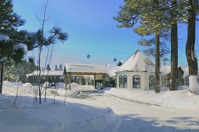 Imagen de los exteriores del Hotel Forest Suites Resort At Heavenly Village. Foto 8