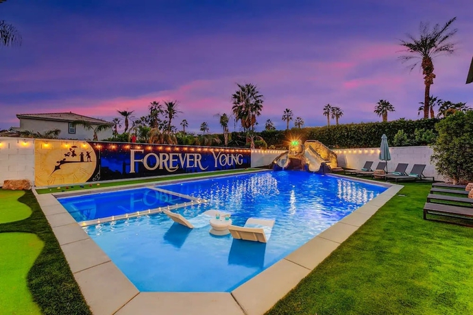 Imagen de la habitación del Hotel Forever Young Crocslide Pickleball 7BD Game Rm. Foto 1