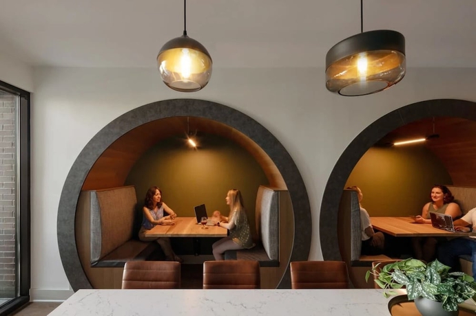Imagen de los interiores del Hotel Forge at Raleigh Iron Works. Foto 16