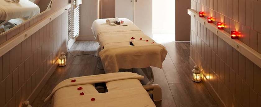 Imagen de la piscina del Hotel Forges. Foto 13