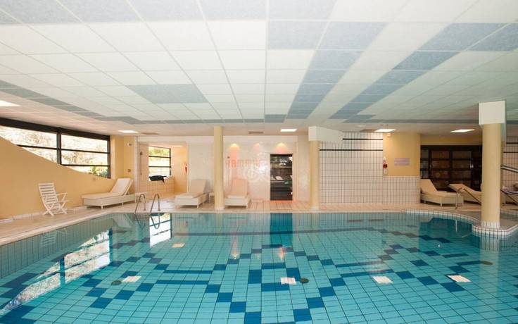 Imagen de la piscina del Hotel Forges. Foto 15