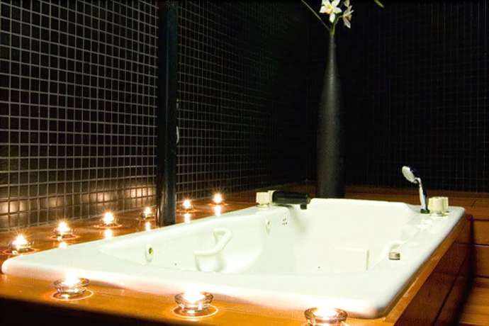 Imagen de la piscina del Hotel Forges. Foto 17