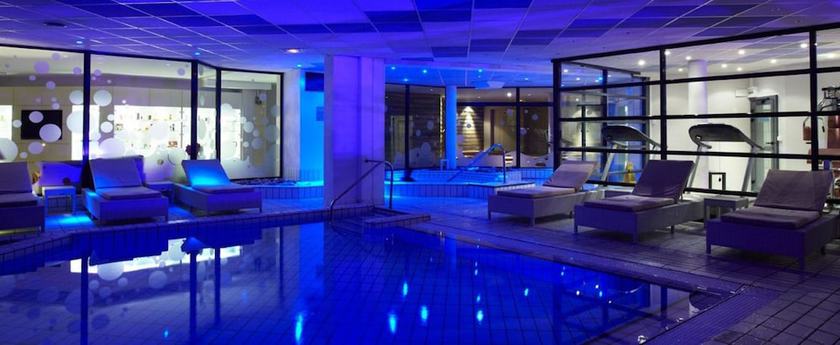 Imagen de la piscina del Hotel Forges. Foto 18