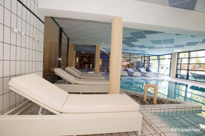 Imagen de la piscina del Hotel Forges. Foto 20