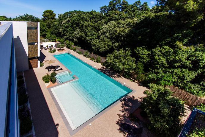 Imagen de la piscina del Hotel Forme and Spa Montpellier. Foto 7