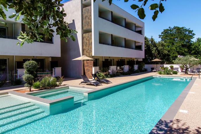 Imagen de la piscina del Hotel Forme and Spa Montpellier. Foto 8