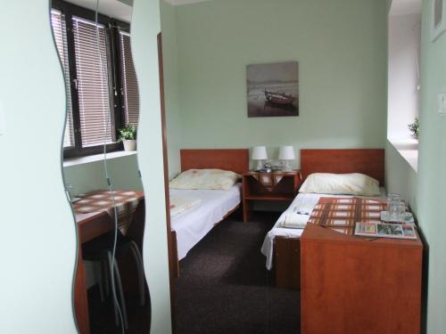 Imagen de la habitación del Hotel Formule. Foto 5