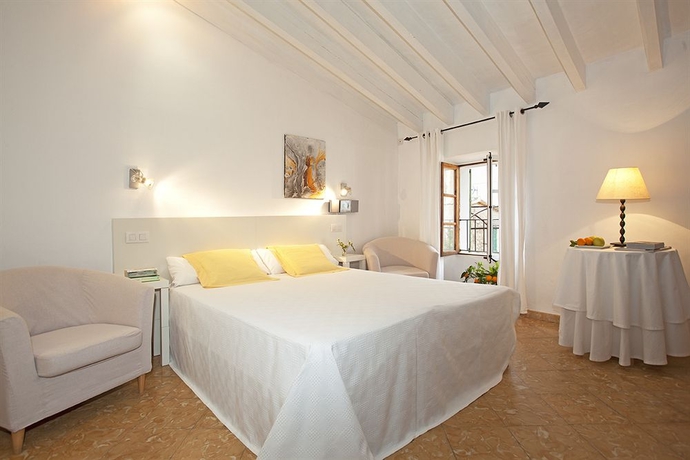Imagen de la habitación del Hotel Fornalutx Petit. Foto 8