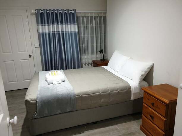 Imagen de la habitación del Hotel Forstay Motel. Foto 11
