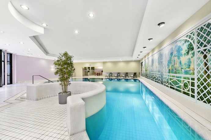 Imagen de la piscina del Hotel Forsthaus Nürnberg Fürth. Foto 15