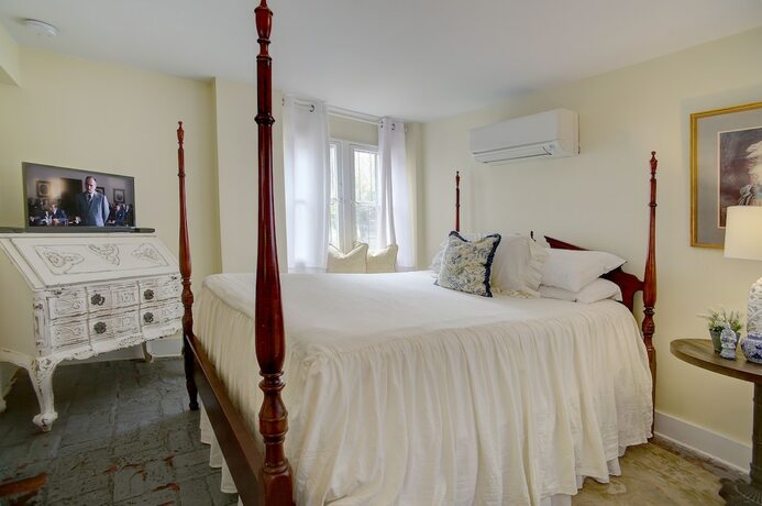 Imagen de la habitación del Hotel Forsyth Park Inn. Foto 11