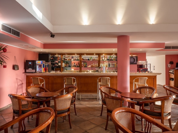Imagen del bar/restaurante del Hotel Fort Arabesque Resort, Spa and Villas. Foto 2