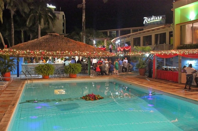 Imagen de la piscina del Hotel Fort George Hotel and Spa Belize. Foto 13