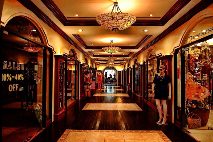 Imagen del bar/restaurante del Hotel Fort Ilocandia Resort. Foto 4