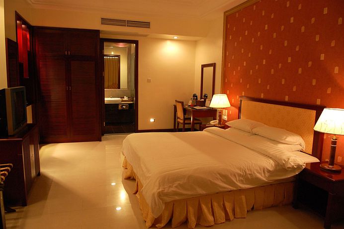 Imagen del bar/restaurante del Hotel Fort Ilocandia Resort. Foto 5