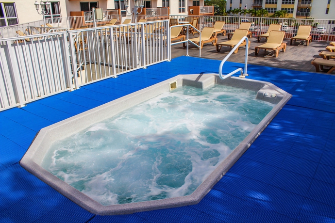 Imagen de la piscina del Hotel Fort Lauderdale Beach Resort By Vri Americas. Foto 13