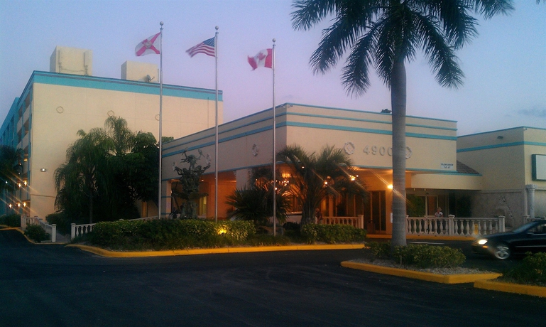 Imagen de la piscina del Hotel Fort Lauderdale Grand. Foto 15