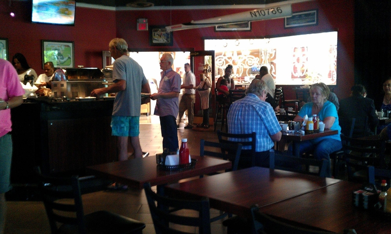 Imagen del bar/restaurante del Hotel Fort Lauderdale Grand. Foto 2