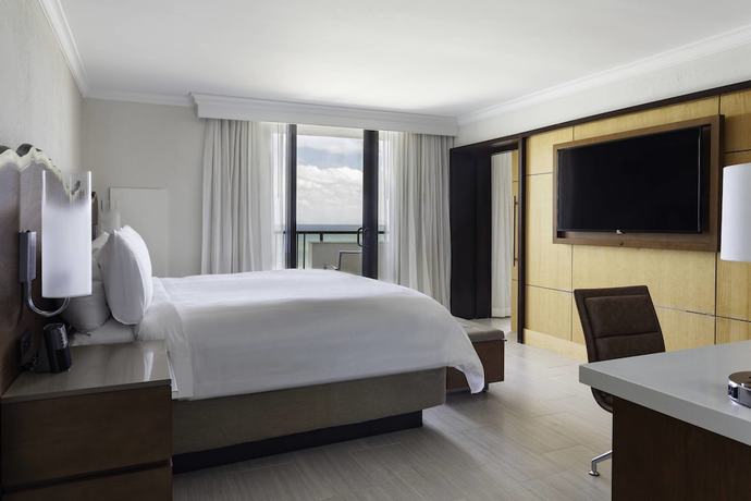Imagen de la habitación del Hotel Fort Lauderdale Marriott Harbor Beach Resort and Spa. Foto 13