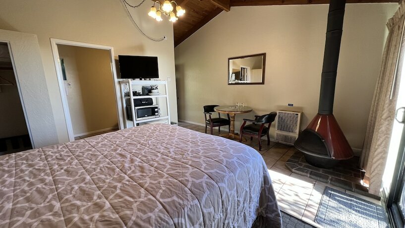 Imagen de la habitación del Hotel Fort Ross Lodge. Foto 12