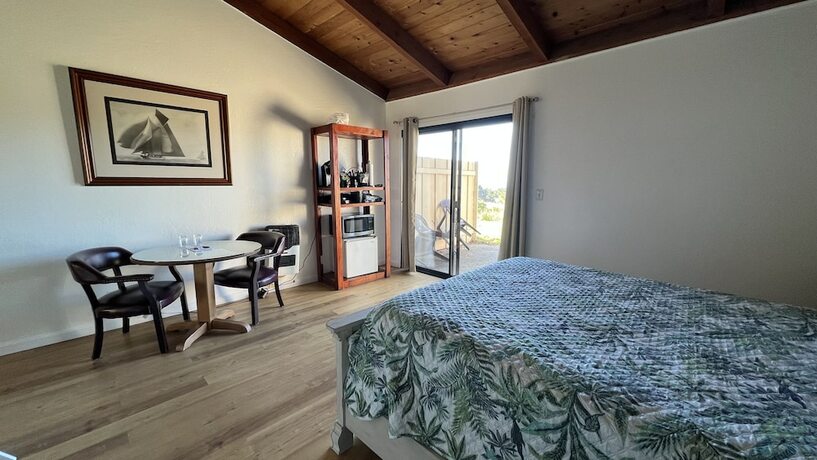 Imagen de la habitación del Hotel Fort Ross Lodge. Foto 14