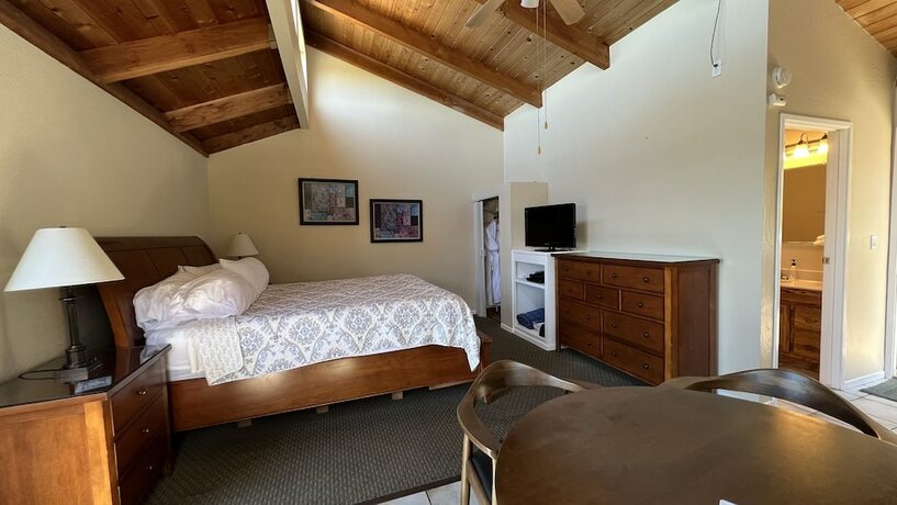 Imagen de la habitación del Hotel Fort Ross Lodge. Foto 18