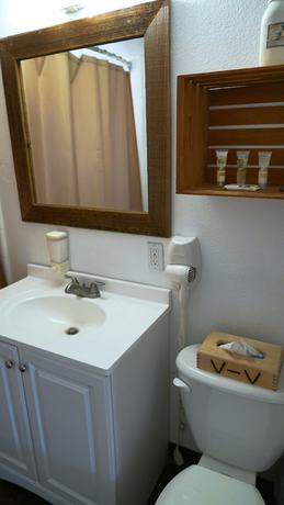 Imagen de la habitación del Hotel Fort Verde Suites Motel. Foto 9