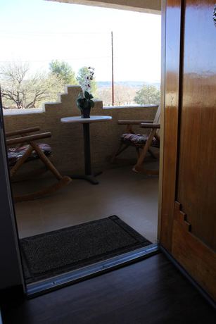 Imagen de los interiores del Hotel Fort Verde Suites Motel. Foto 20