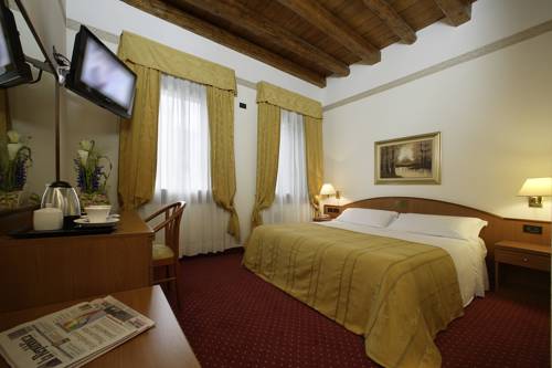 Imagen de la habitación del Hotel Forte Del 48. Foto 11