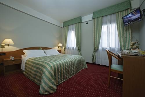 Imagen de la habitación del Hotel Forte Del 48. Foto 15