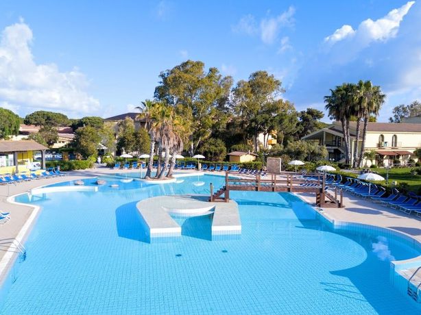 Imagen de la piscina del Hotel Fortezza, ARBOREA. Foto 4