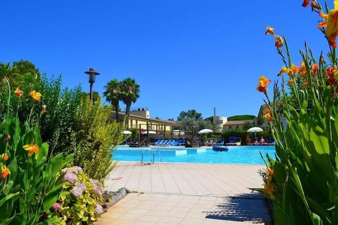 Imagen de la piscina del Hotel Fortezza, ARBOREA. Foto 5