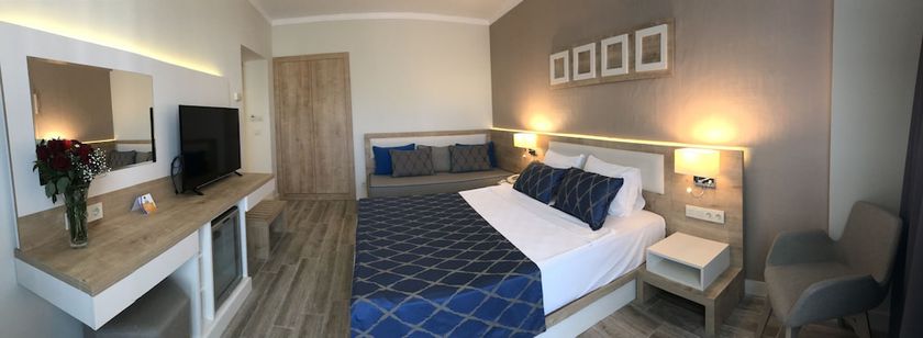 Imagen de la habitación del Hotel Fortezza Beach Resort. Foto 7