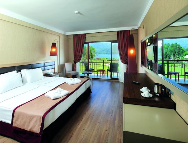 Imagen de la habitación del Hotel Fortezza Beach Resort. Foto 8