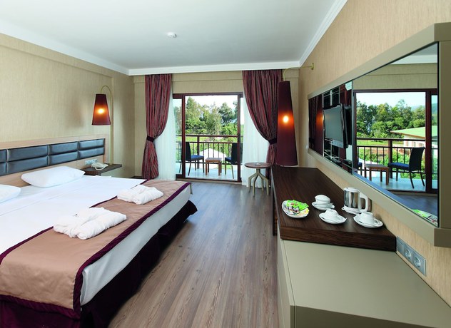 Imagen de la habitación del Hotel Fortezza Beach Resort. Foto 9