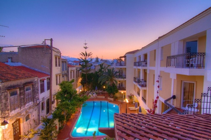 Imagen de la piscina del Hotel Fortezza, Rethymnon. Foto 12