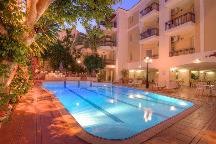 Imagen de la piscina del Hotel Fortezza, Rethymnon. Foto 13