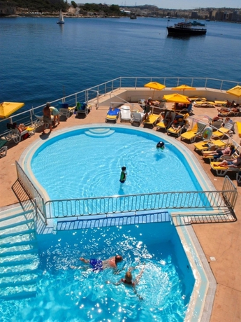 Imagen de la piscina del Hotel Fortina. Foto 9