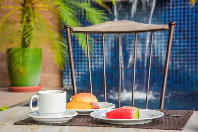 Imagen de la piscina del Hotel Fortmar. Foto 16