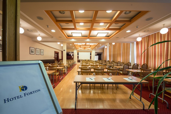 Imagen de los interiores del Hotel Forton. Foto 18