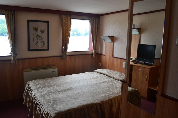 Imagen de la habitación del Hotel Fortuna Boat. Foto 16