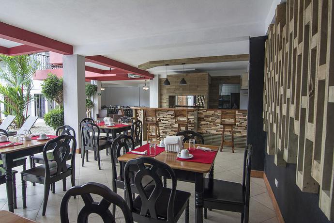 Imagen del bar/restaurante del Hotel Fortuna Downtown. Foto 2