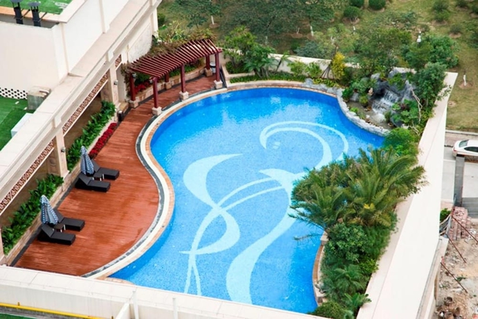 Imagen de la piscina del Hotel Fortuna Foshan. Foto 18