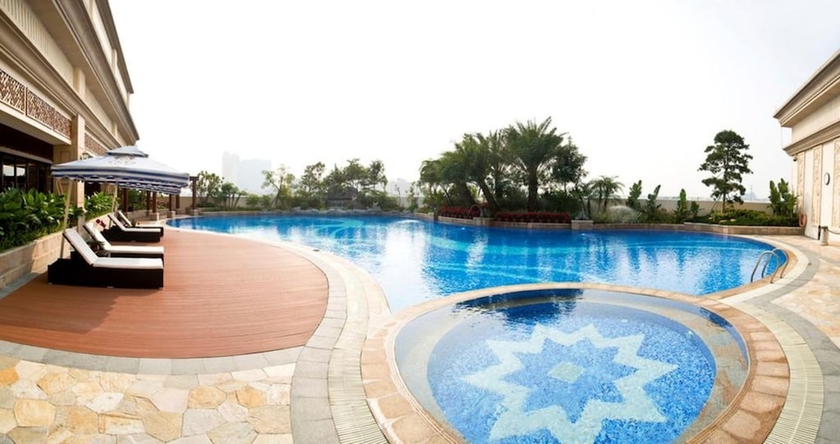 Imagen de la piscina del Hotel Fortuna Foshan. Foto 19