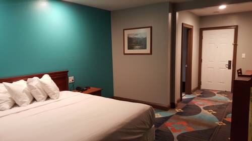 Imagen de la habitación del Hotel Fortuna Redwood Inn. Foto 2