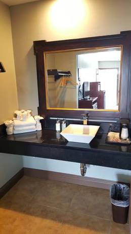 Imagen de la habitación del Hotel Fortuna Redwood Inn. Foto 6